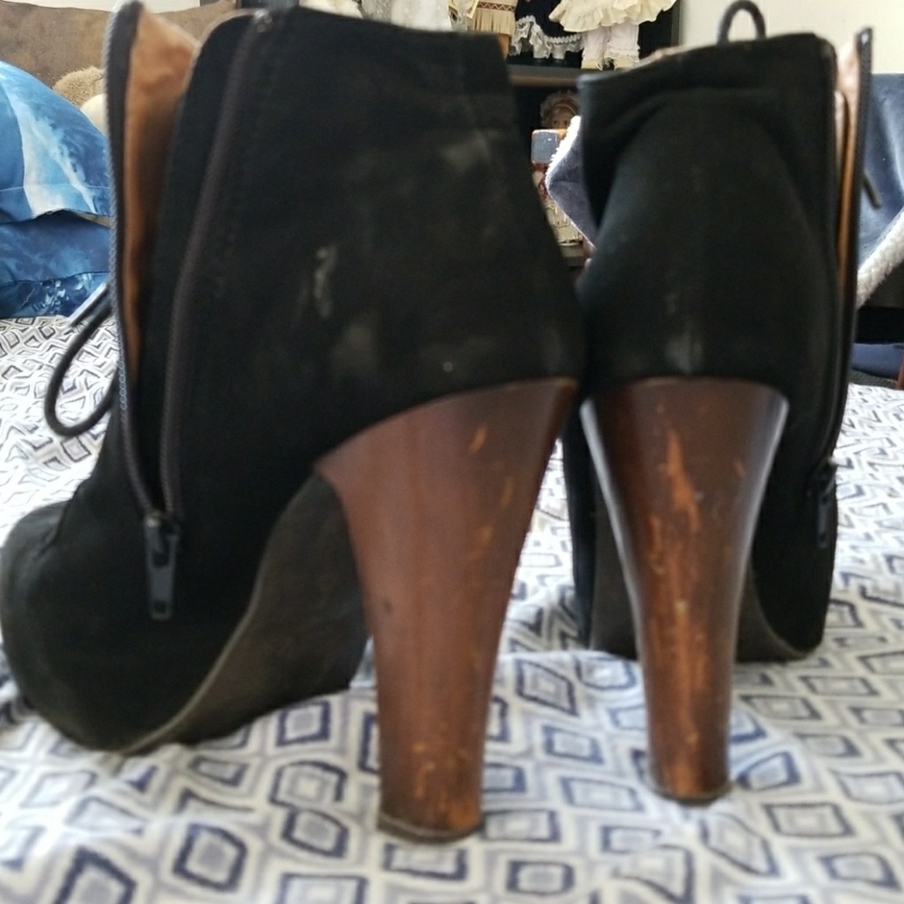 Boots - Picture 5 of 5